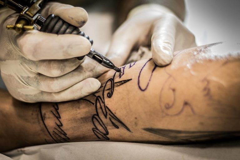 Cena tatuażu - od czego zależy, i dlaczego nie warto oszczędzać na usłudze?