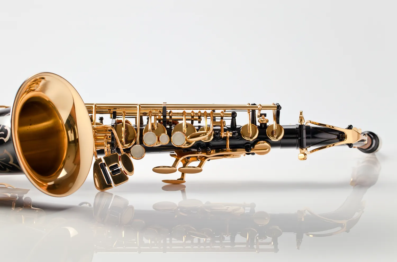 Jak założyć ustnik na saksofon?