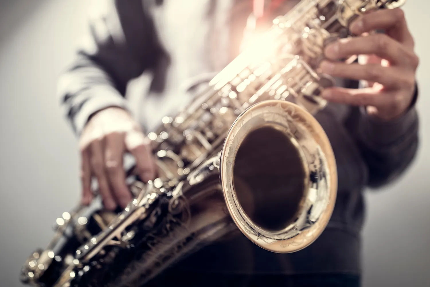 O ile transponuje saksofon?