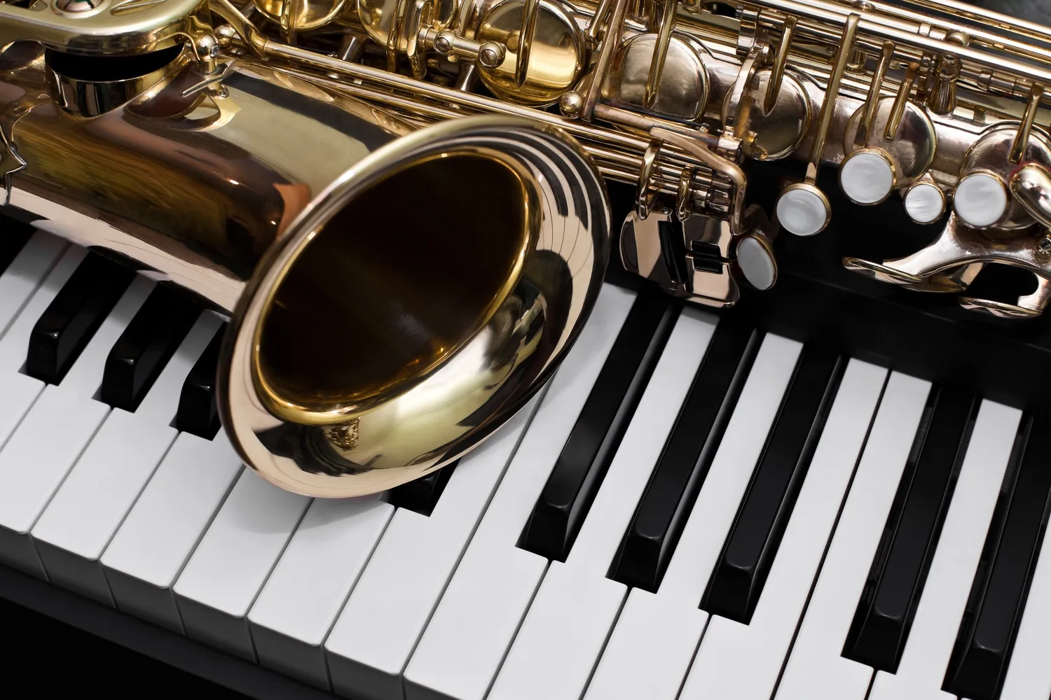 Instrument dęty jak klarnet saksofon trąbka?